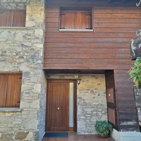 Casa Lucia Domek alpejski Tramacastilla de Tena